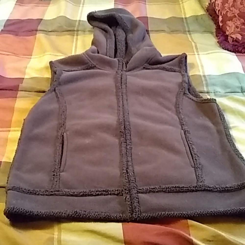 Women's sleeveless hoodie vest